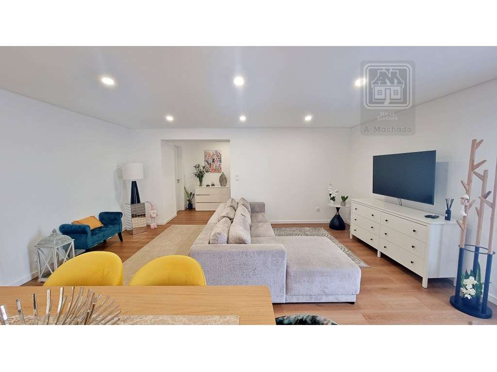 VENDA de APARTAMENTO T2 como NOVO - centro cidade Ponta Delgada (Sã... - Grande imagem: 2/42