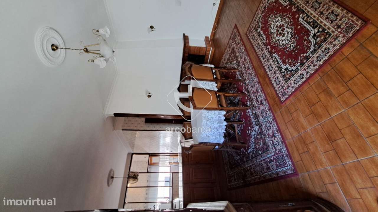 Apartamento com Terraço 40m2 de uso privado - T2+1-centro vila - Arcos-8