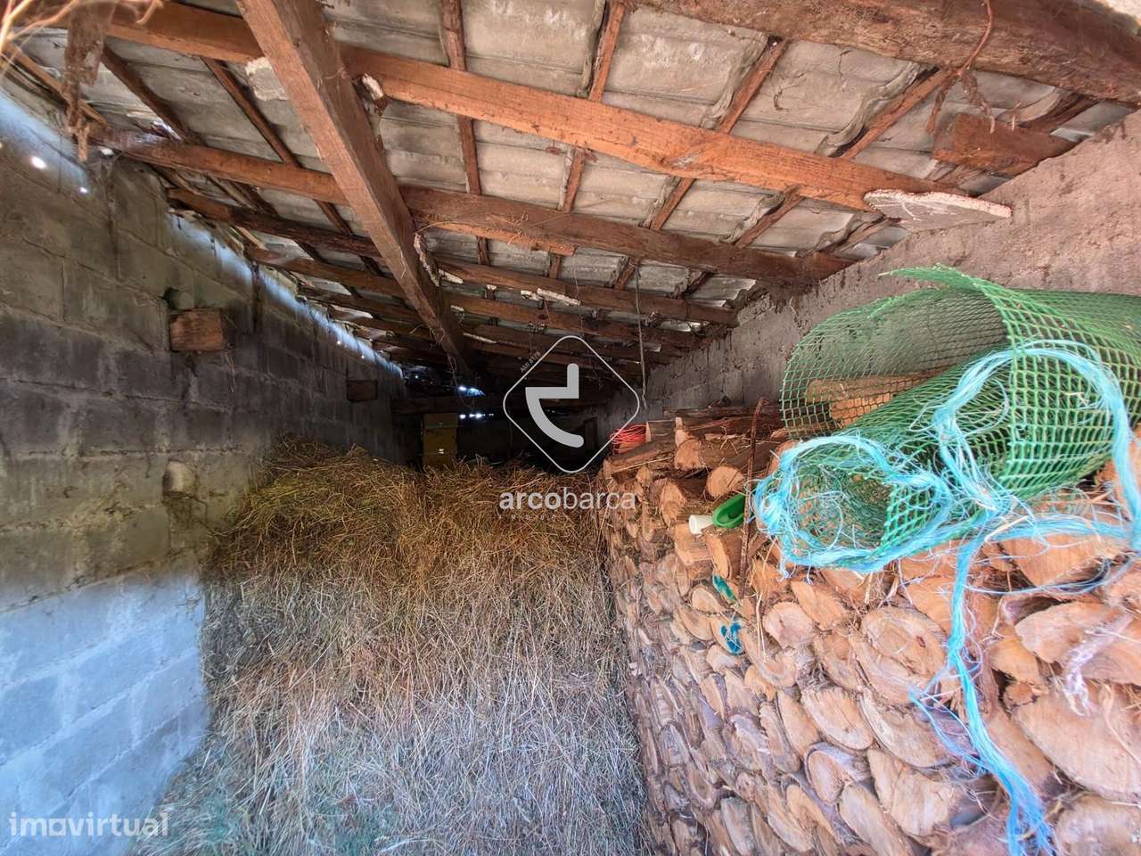 Quintinha com Potencial para Recuperação junto à Vila-8