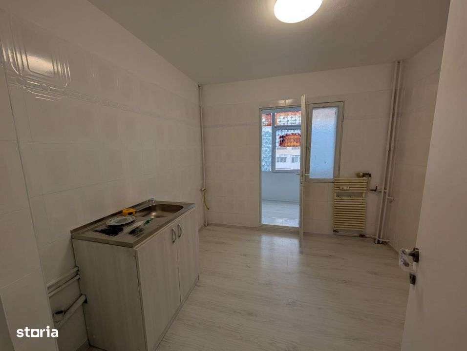 Zona Nord- bloc din 1986- Ap. 2 camere decomandate, etaj intermediar-3