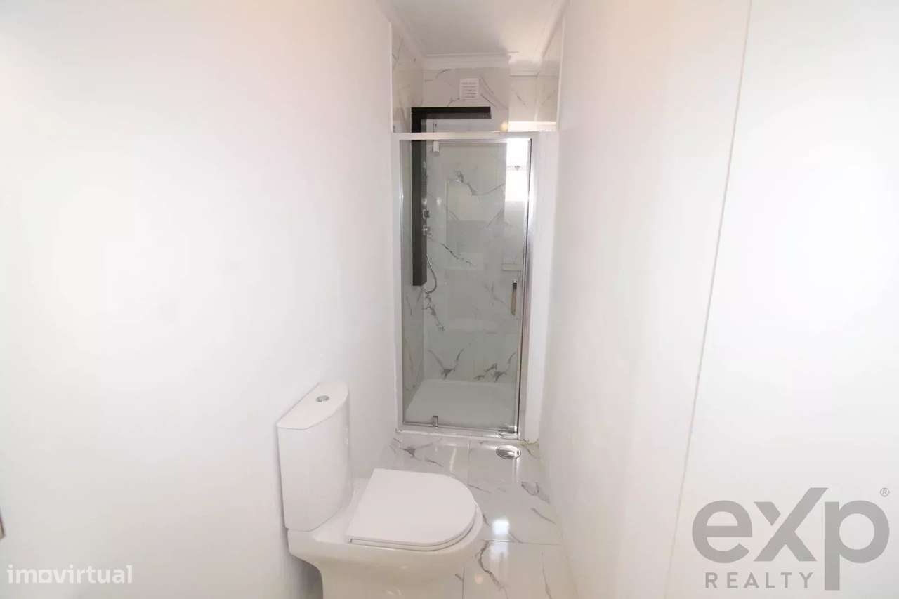 BAIXA DE PREÇO - Excelente T2 Renovado no Candal-19