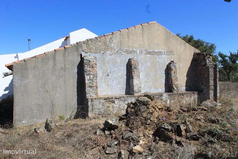 Terreno Urbano com ruina para reconstruir - Grande imagem: 4/10