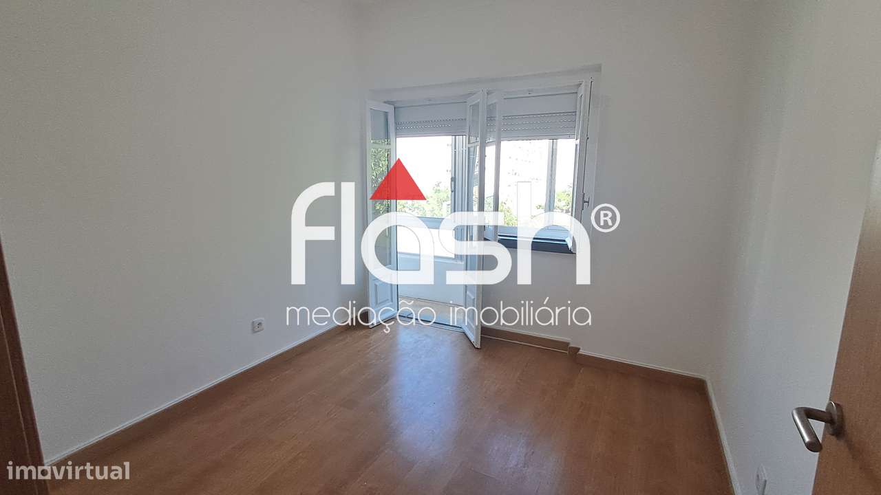 Apartamento T4 nas Mercês-22