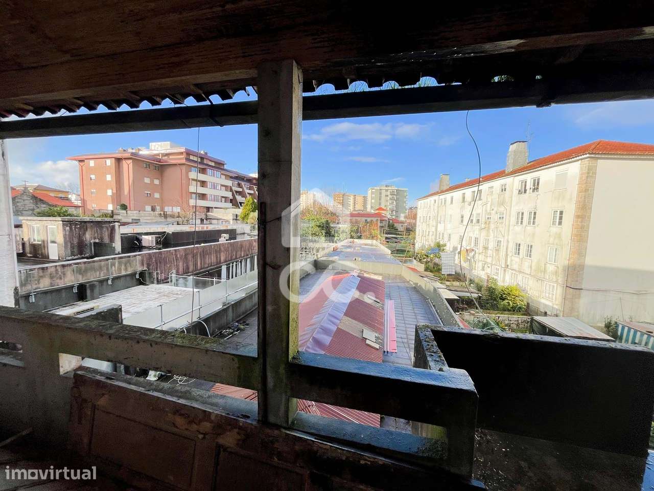 Prédio com Loja de 489 m² e 2 Apartamentos no Coração de Vila Nova de-30