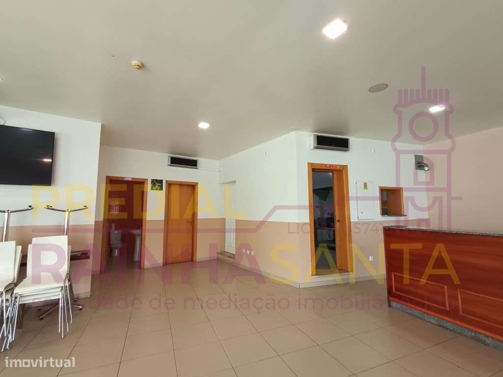 Espaço comercial com 150m2 a poucos metros do Hospital da Figueira ... - Grande imagem: 4/21