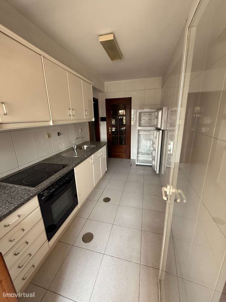 Apartamento T2 com lugar de garagem no Porto - Ramalde-25
