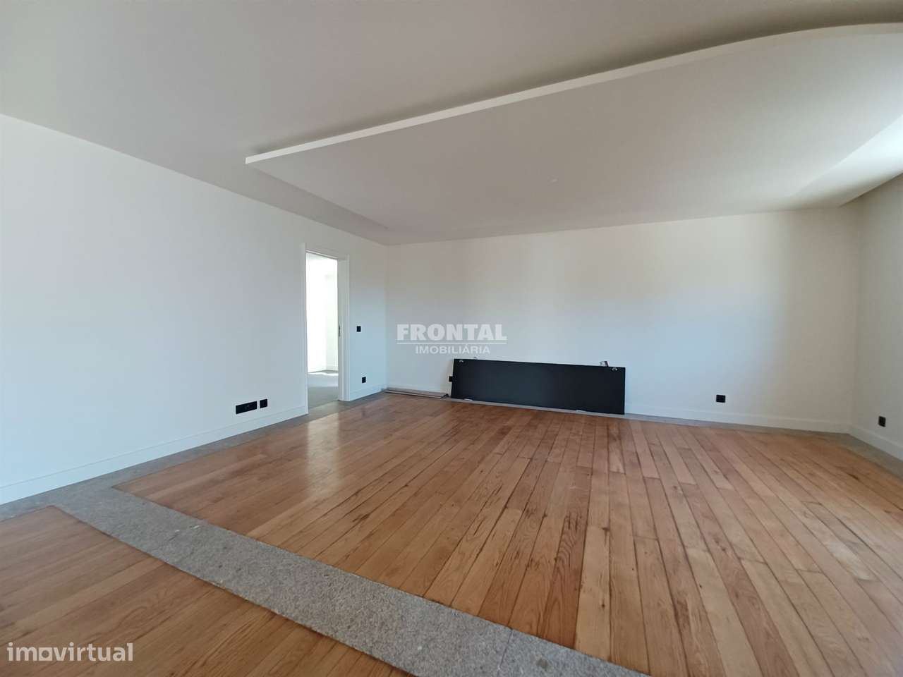 Moradia T4+1 à Praia de Miramar - Grande imagem: 4/23