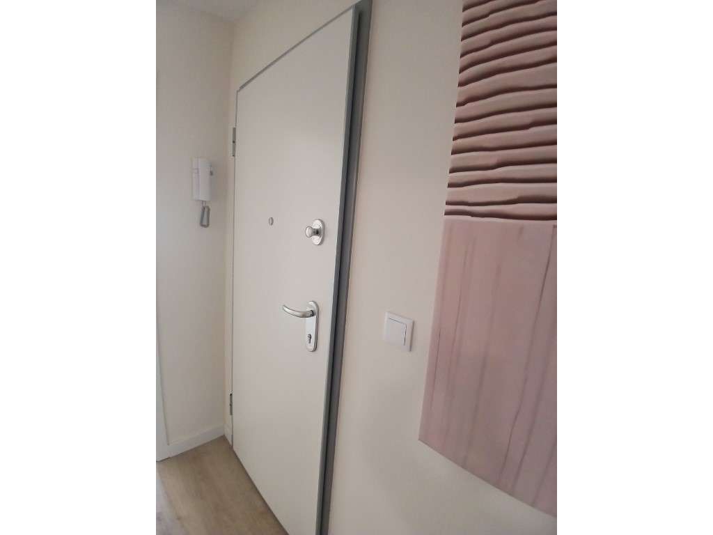 T2 renovado em Odivelas, Lisboa-12