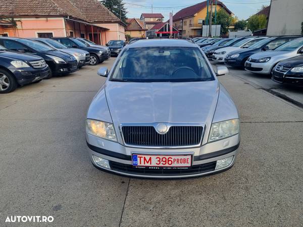 Skoda Octavia Combi 1.9TDI Elegance Aut - 2