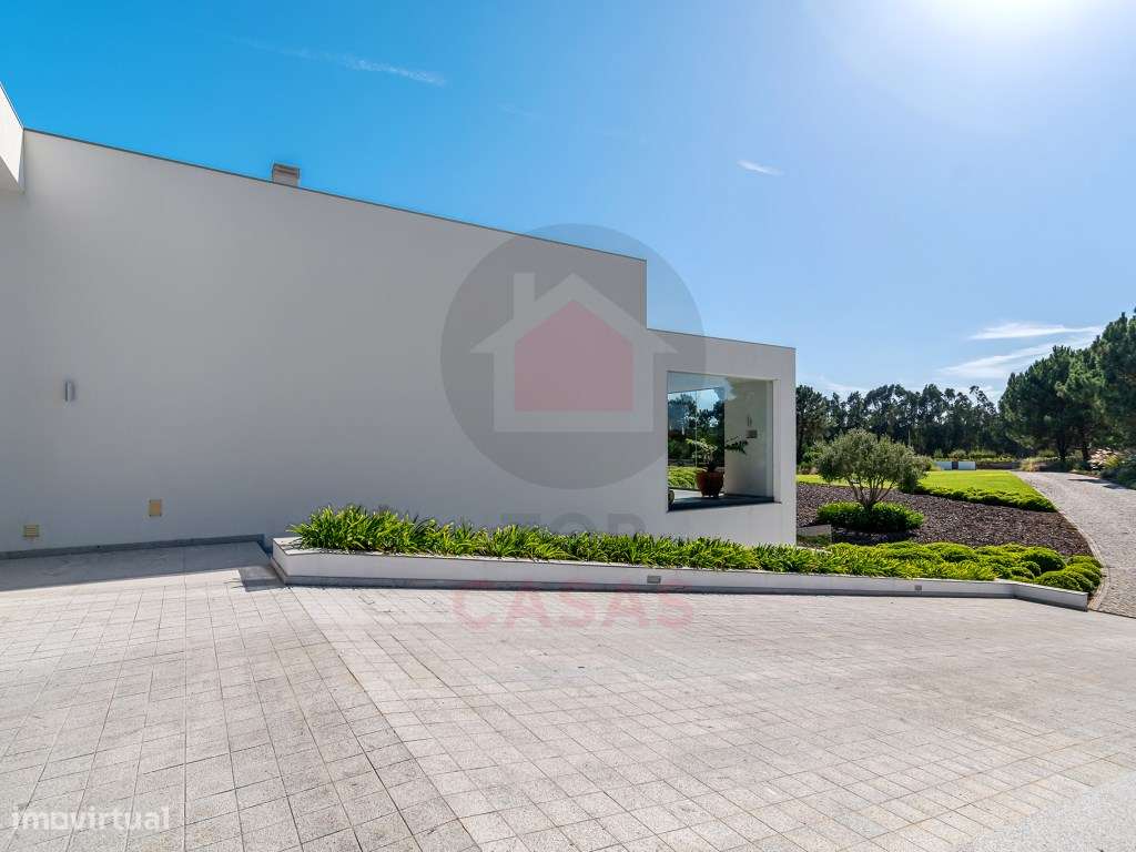 Propriedade contemporânea que combina privacidade, arquitetura e na...-3
