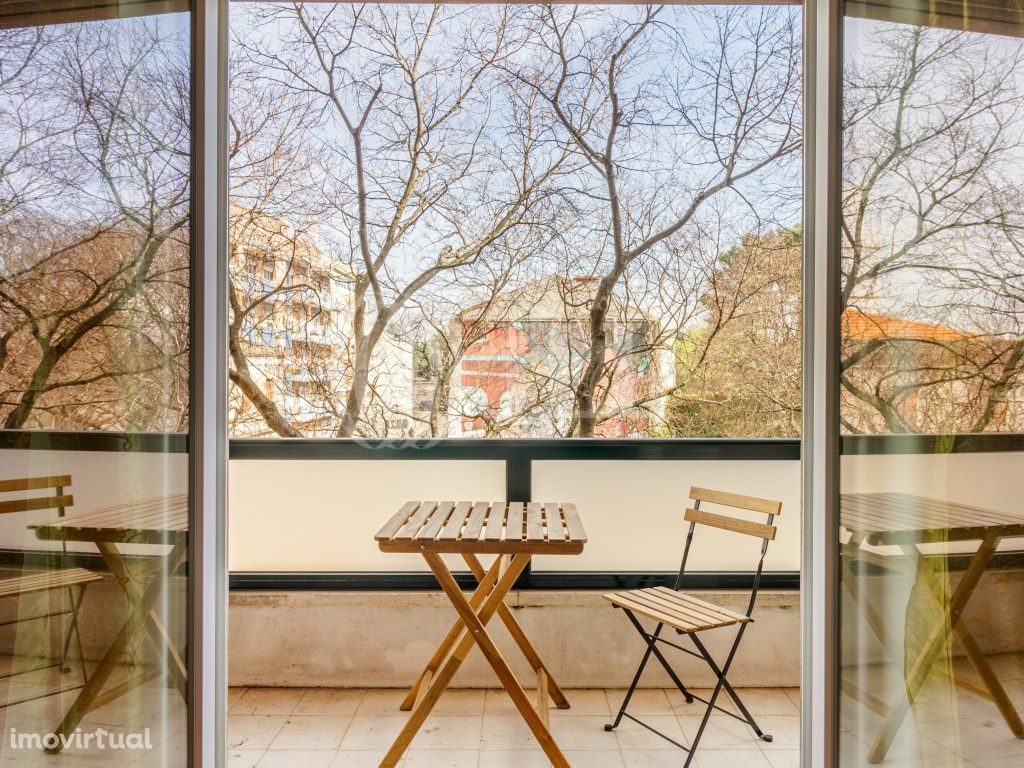 Apartamento T3 com varanda, na Estefânia, Lisboa