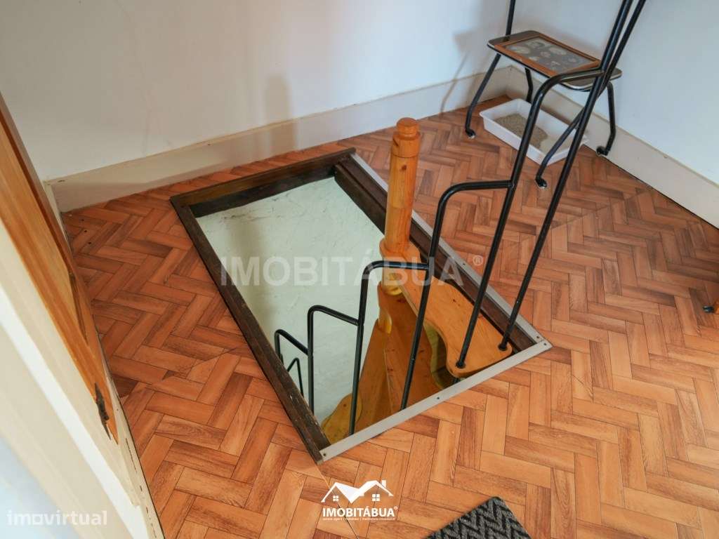 Casa Tradicional Portuguesa com Quintal, Vista e Muitos Detalhes Au...-8