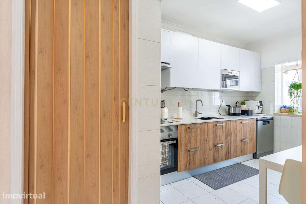 T2 com varanda e uma luz natural incrível em Paio Pires - Grande imagem: 5/20