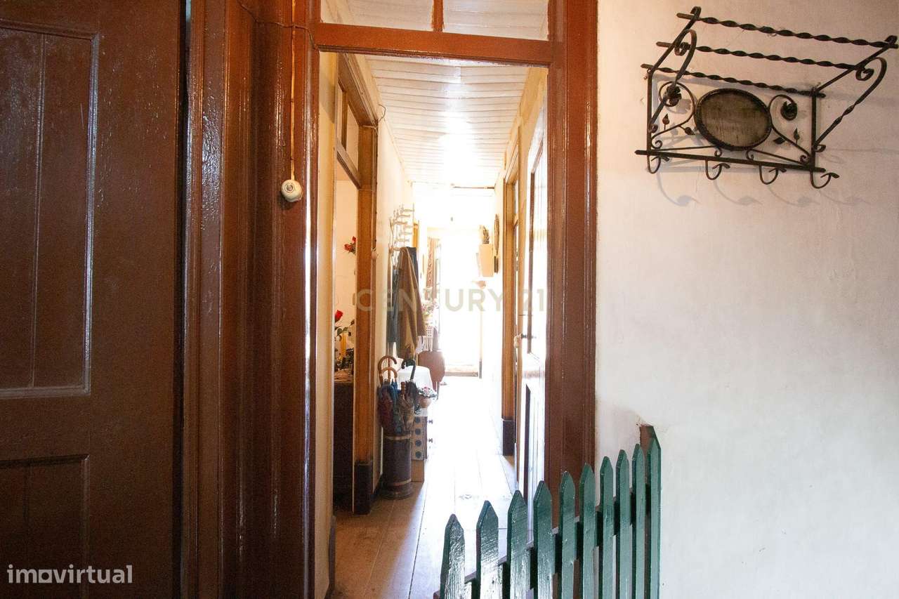 Propriedade com Casa Antiga para Remodelação Total + Terreno Rústico - Grande imagem: 5/21