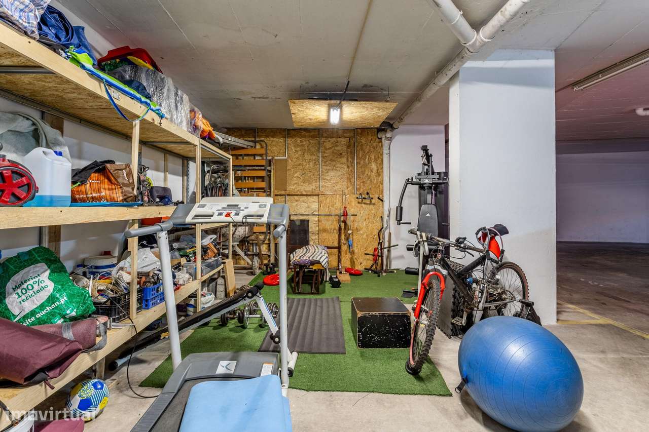 Procura espaço e conforto? Veja este T4 Duplex-37