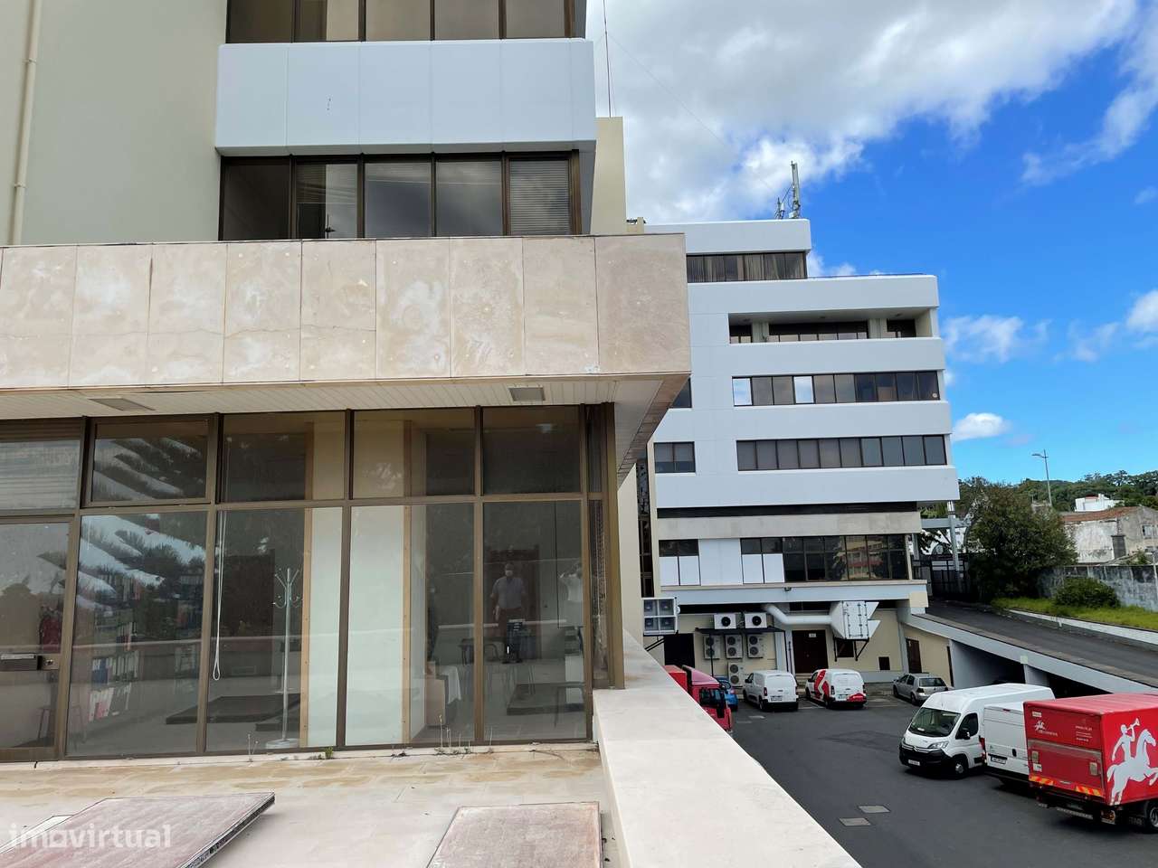 Edifício destinado a Comércio e Serviços em Ponta Delgada, São José-7