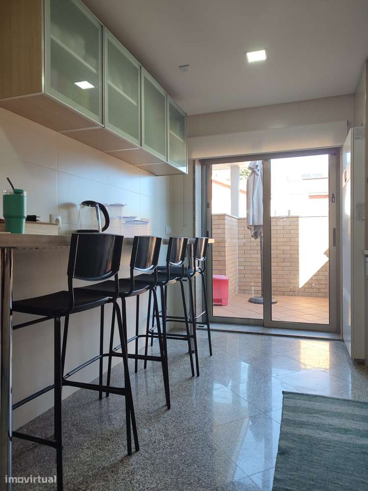 Moradia T4 (2 suites),cond. fechado, piscina, campo de jogos e ginásio-9