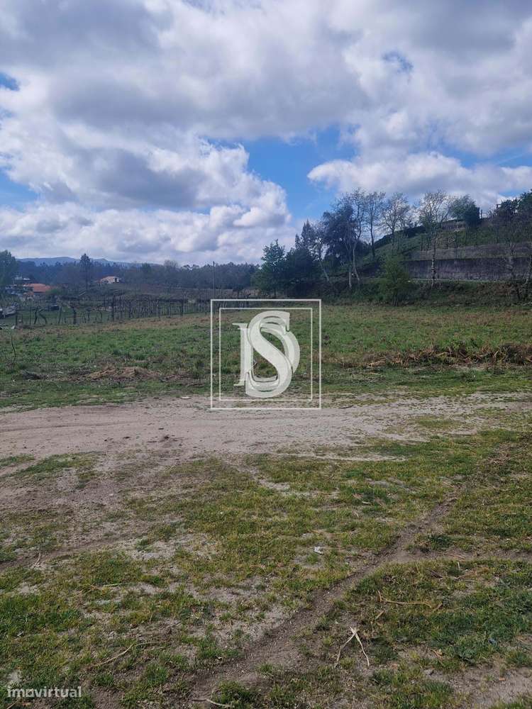 Terreno urbanizável situado em Pinheiro, Vieira do Minho - Grande imagem: 4/13