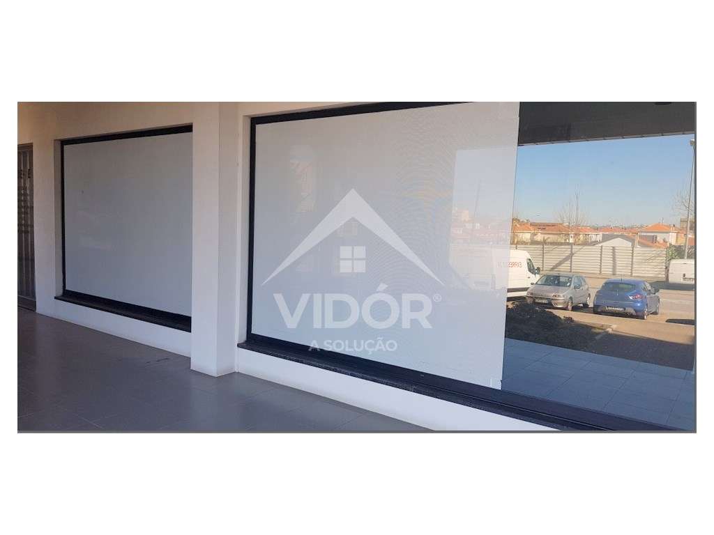 Loja Montes Burgos c/ montra e lugar de garagem - Circunvalação - Grande imagem: 2/13