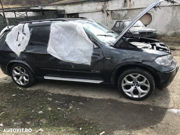 Dezmembram bmw x5 e70 4.0d din 2012 - 2