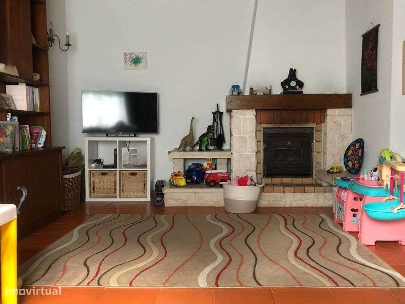 Moradia T4 com jardim, garagem e excelente localização em Cantanhede - Grande imagem: 5/10