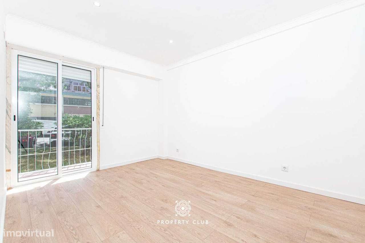Apartamento T3 em fase de remodelação em Queluz-23