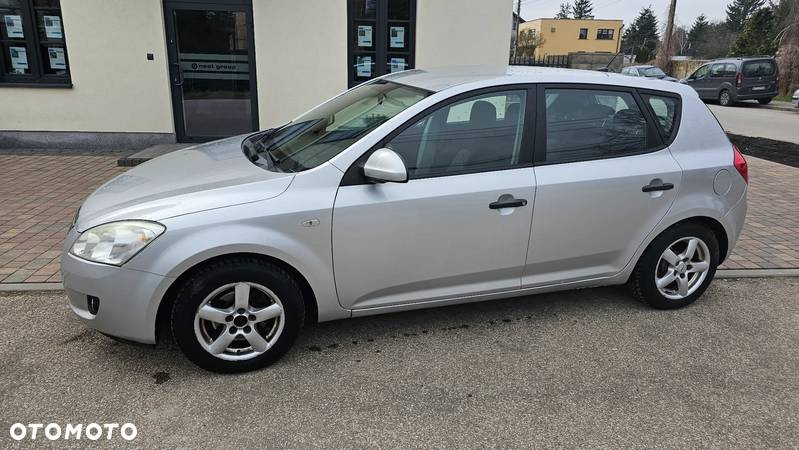 Kia Ceed Cee'd 1.6 Comfort + - 19