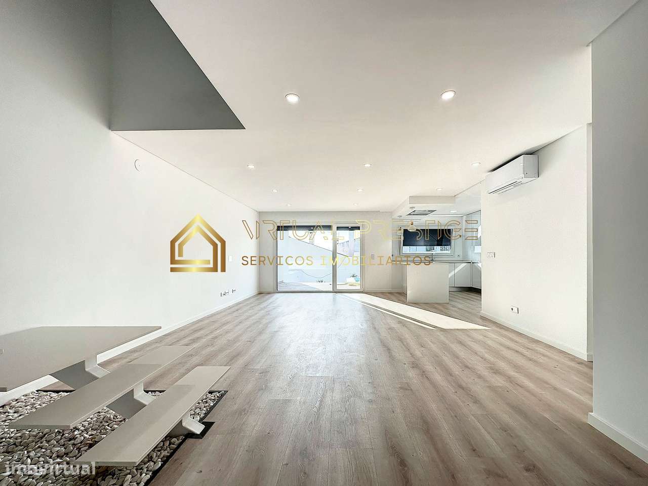 Moradia T4 nova com piscina e garagem – Charneca da Caparica-1