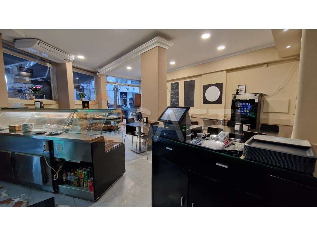 Trespasse de Pastelaria/Snack Bar em Alcântara Lisboa - Grande imagem: 2/12