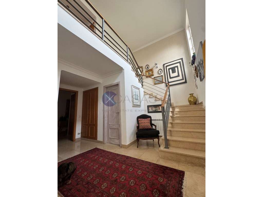 single-family residential building, with a T6 layout, comprising gr...-24