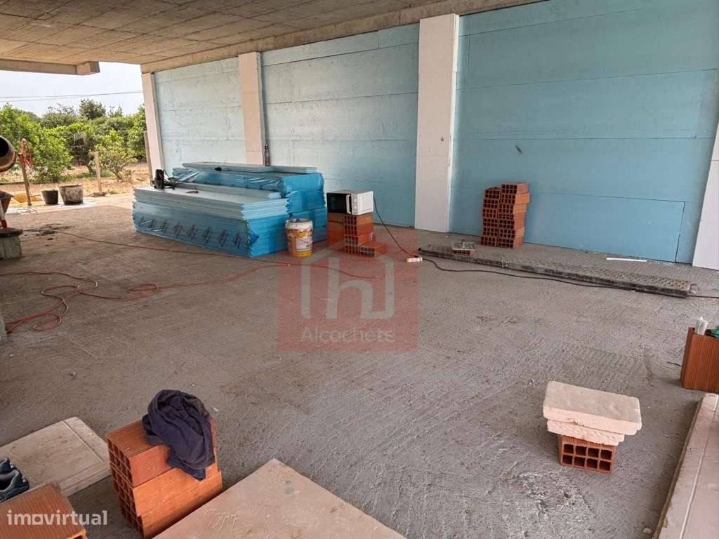 Moradia em banda T3+1 com piscina em Sarilhos Grandes.-3