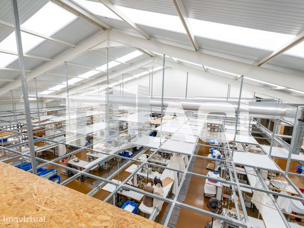 Armazém e Espaço Industrial de Excelência - 3 Pisos | Terreno de 5....-24