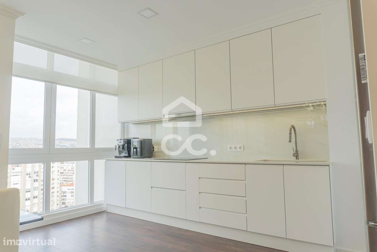 Apartamento T2  Renovado Alfornelos/ Metro-8