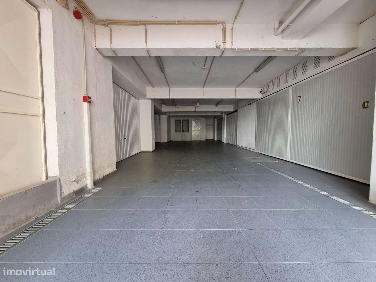 Garagem ampla com bom acesso - Grande imagem: 2/11