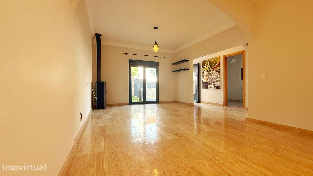 Moradia IsoladaT1+1 Totalmente Remodelada -Charneca da Caparica-36