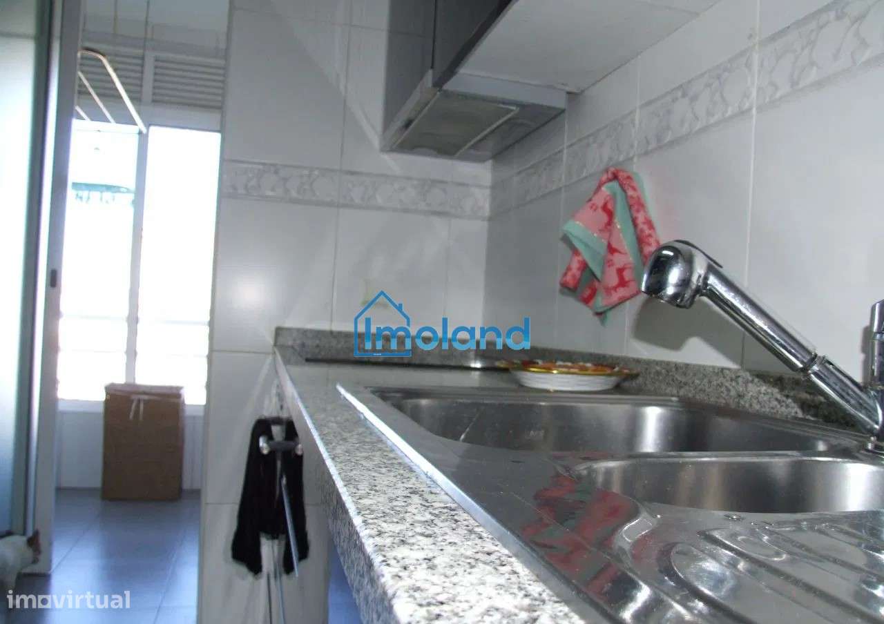 Apartamento T3 com Terraço e 3 Casas de Banho-8