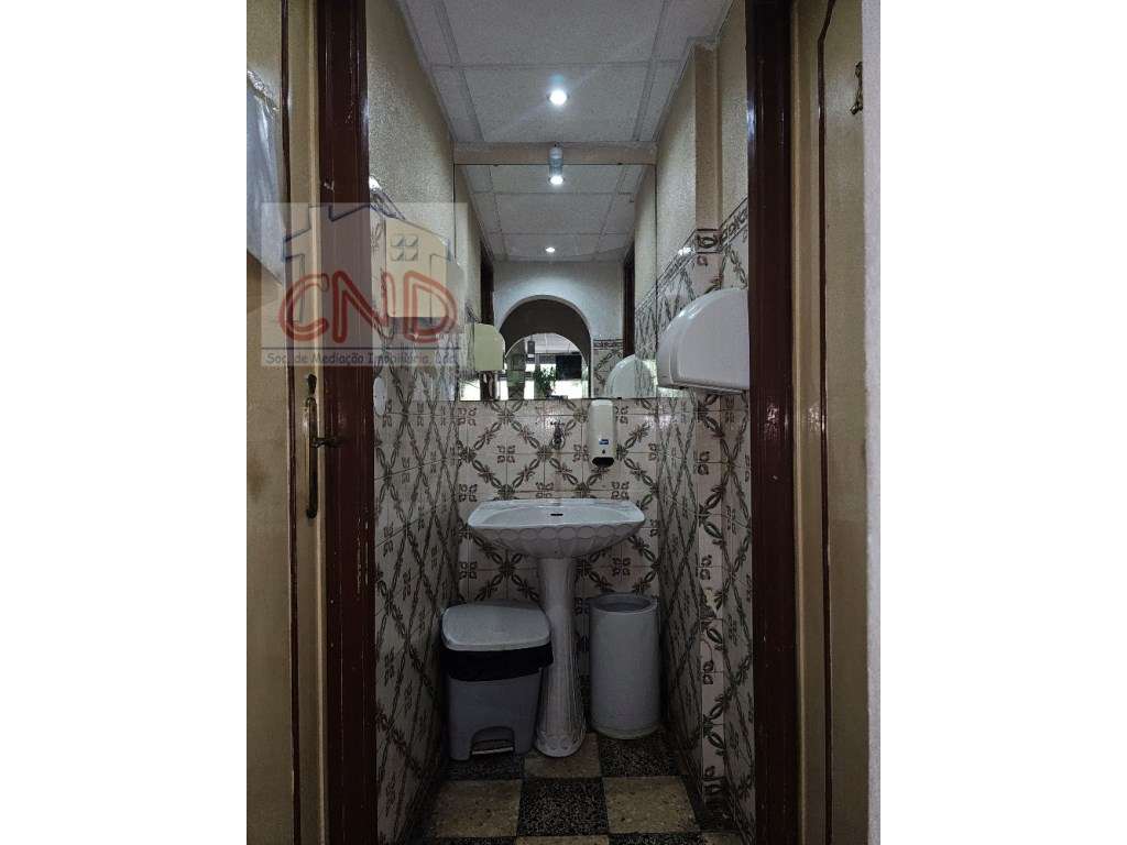 Café-Snack Bar e Cervejaria na Rinchoa com 37 lugares sentados e es...-9