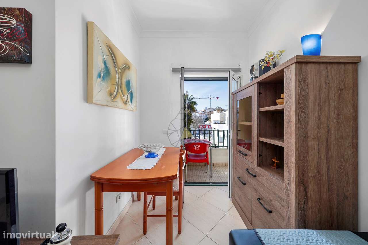 T1 MOBILADO E EQUIPADO COM GARAGEM  NO CENTRO DE ALVOR - Grande imagem: 4/37