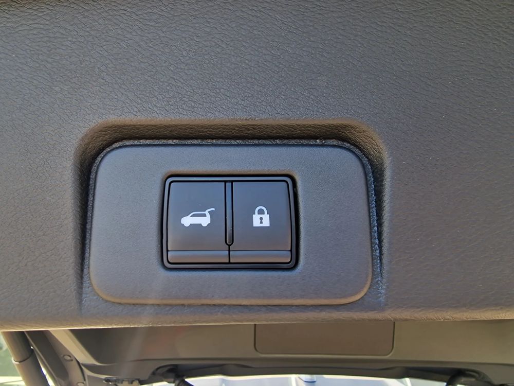 Kamery 360 / Półskóra / Cyfrowe Zegary / Trójstr. Klimatyzacja