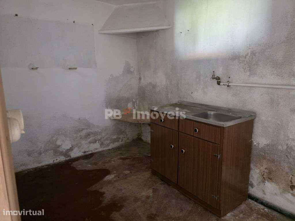 Casa de Campo para recuperar com logradouro - Peralva, Tomar - Grande imagem: 4/23