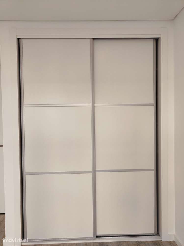 Oferta 1% do Valor de Aqusição - Moradia T4 + 1 com Piscina e Garagem-17