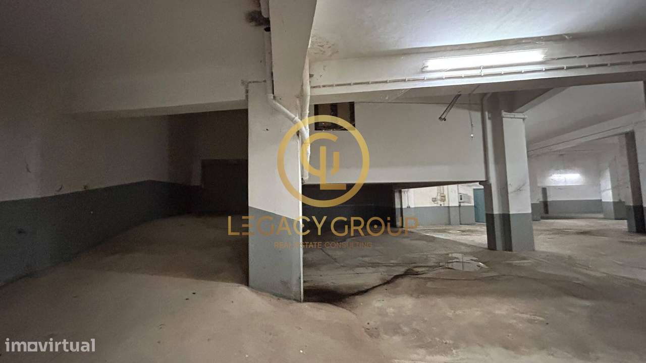 Parqueamento com 787m² situado no centro de Carvoeiro -  Lagoa-6