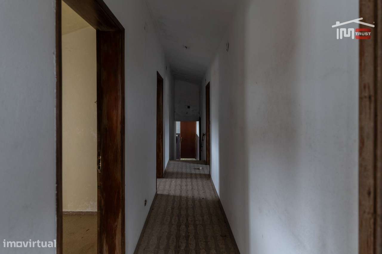 PREDIO PARA RECUPERAR A 300 METROS DO SANTUARIO DE FÁTIMA COM AREA ...-33