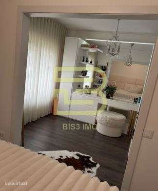 Apartamento T3 mobilado, convertido num T2(possibilidade de reverter p-2