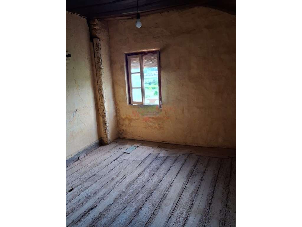 Casa de Aldeia para remodelar-7