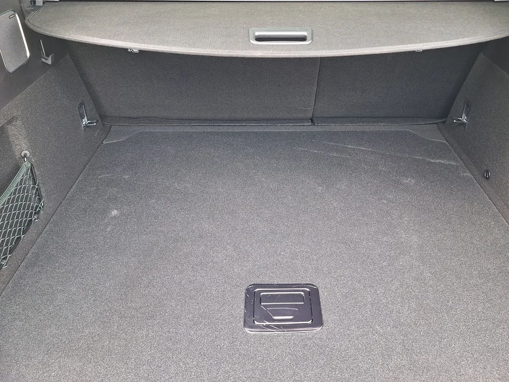 DEMO / 4,5 S (0-100 km/h) / Zasięg 502 km / Head-Up / Dynaudio®