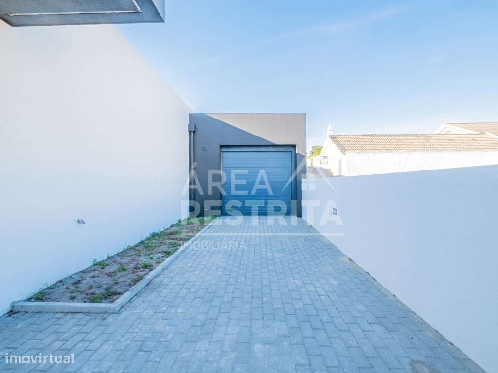 FANTÁSTICA MORADIA ISOLADA T3 COM PISCINA EM LOTE DE 510M2 - Grande imagem: 4/60