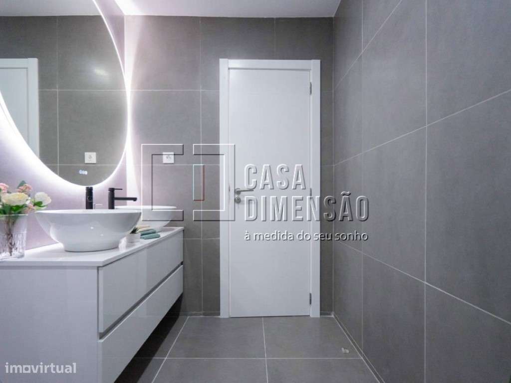 Apartamento de tipologia T3 com varanda, mobilado e equipado em Ben...-51