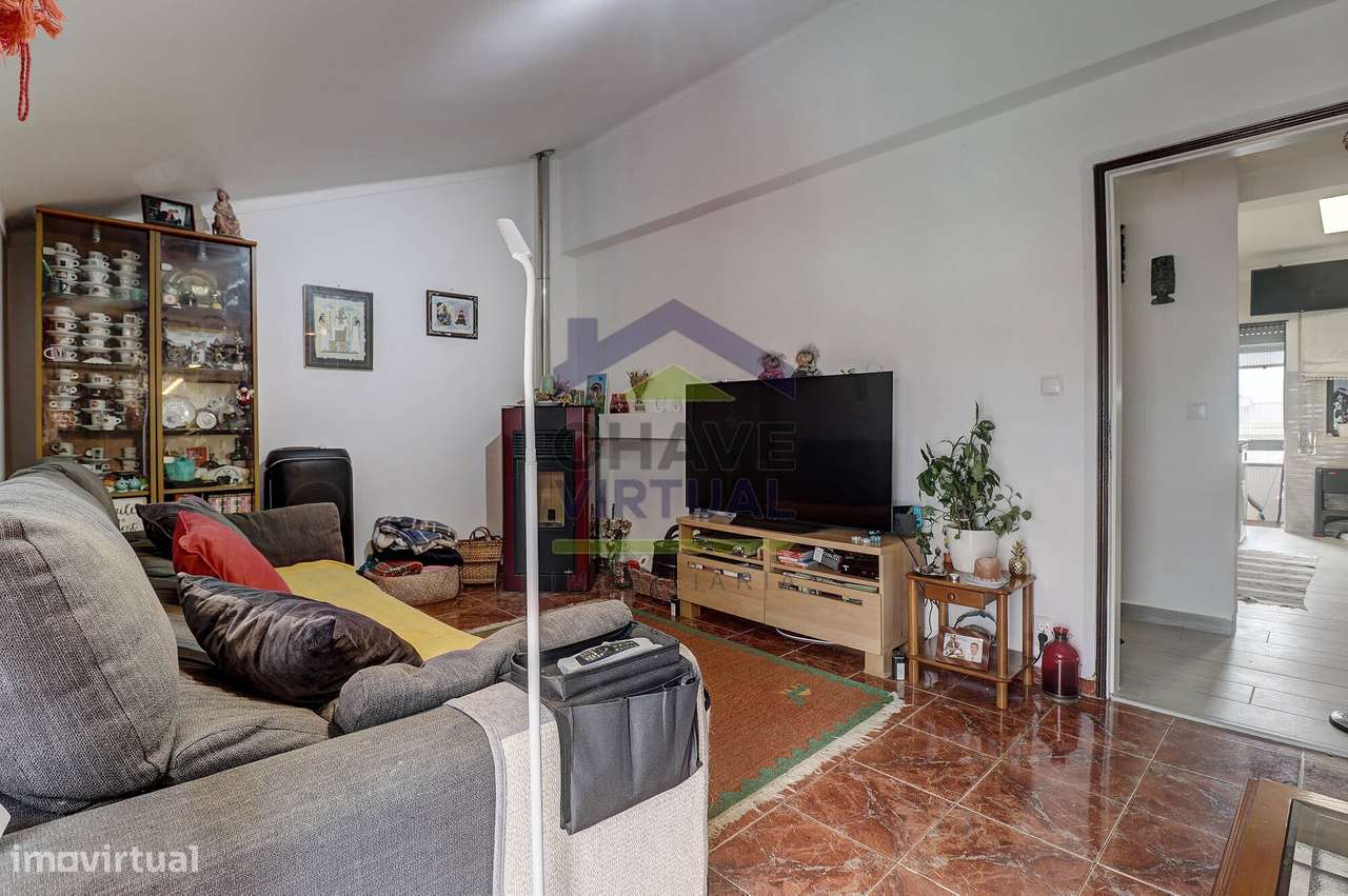 Apartamento T2 com Garagem - Centro Bombarral-8