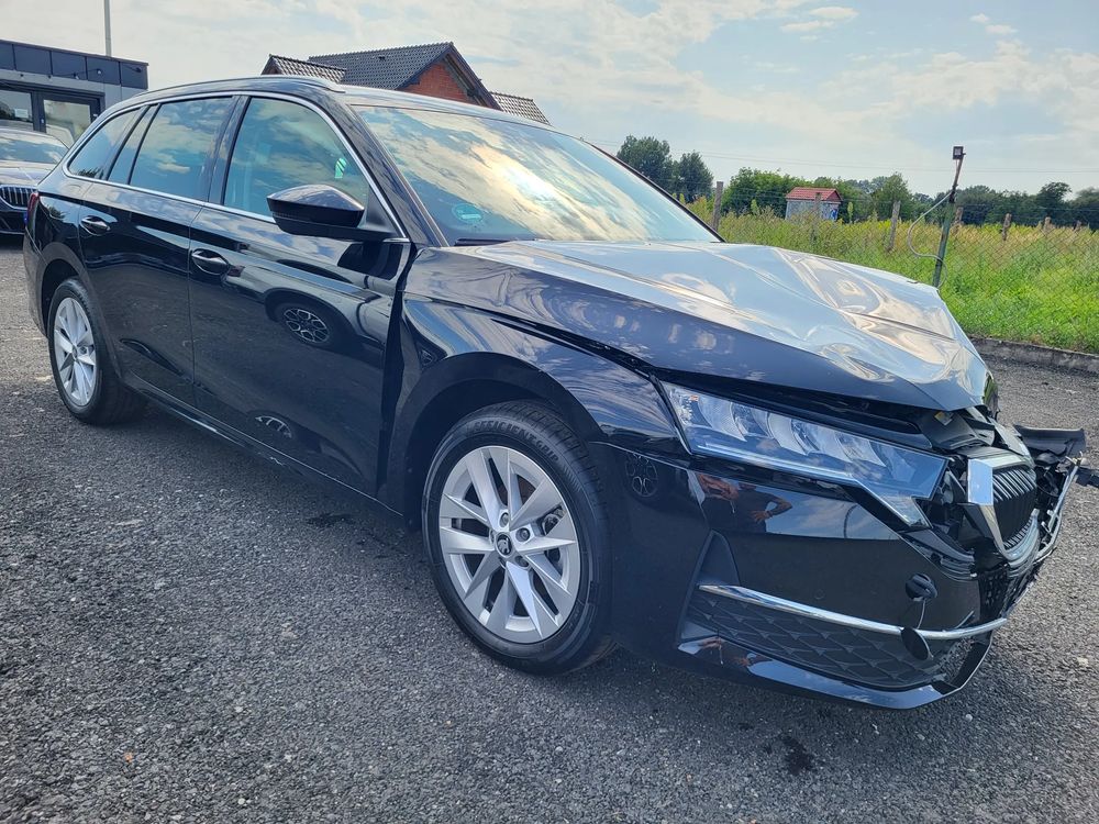 Skoda Octavia IV (2020-) 1.5 TSI mHEV DSG Selection 2025